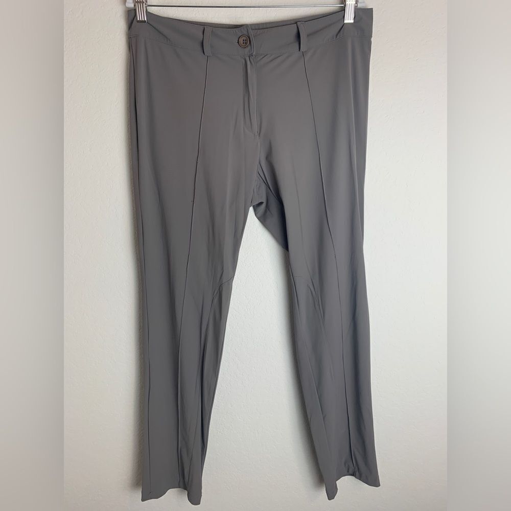 Mezza luna: Pants that combine the comfort of leggings with a dressier look.